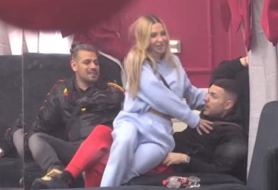 Aneli i Anđelo nikad PRISNIJI - Ahmićeva mu sedi u krilu, kamere ih uhvatile