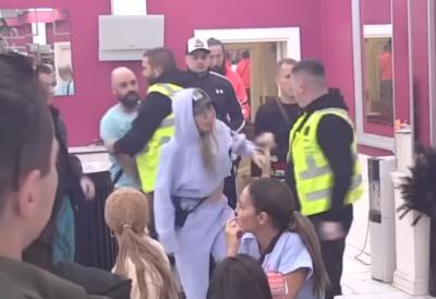 Nakon tuče sa Asminom, Aneli šutirala i obezbeđenje - Oni je oborili na pod, ona ispušta jezive krike