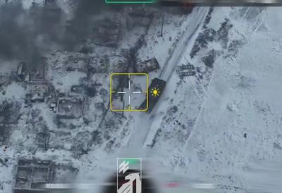 (VIDEO) Ruski napad u kolapsu: Ukrajinske snage uništile tenkove i vozila, dronovi razbili oklopnu kolonu kod Dobropilja