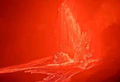 (VIDEO) Vulkan izbacuje lavu visoku 380 metara, zemlja se trese: Pakao na Havajima, nakon godinu dana užareni monstrum opet proradio