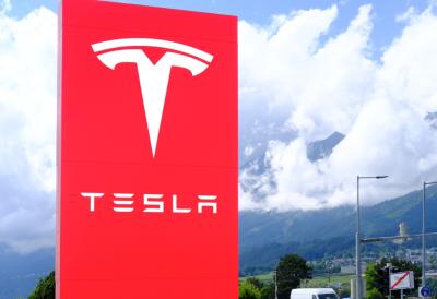 Tesla nastavlja smanjenom brzinom: Kinezi je gaze bez milosti