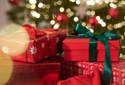 Gde na kraju završe neželjeni božićni pokloni? Ovaj metod mnogi primenjuju godinama, evo šta otkriva statistika