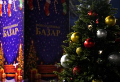 Beograd u duhu praznika: Božićno selo zasijalo ispred Doma Narodne skupštine (FOTO)