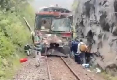 Frontalni sudar vozova kod svetske atrakcije: Ima mrtvih, stotine turista ostalo zarobljeno