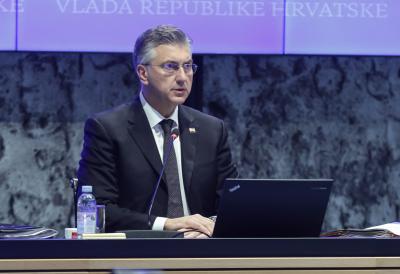 SKANDAL: Plenković stao uz huligane koji su vikali ustaške pokliče