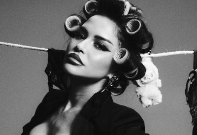 CRNA ČIPKA, TELO OBLEPLJENO TRAKOM I HALTERI Aleksandra Mladenović nikad izazovnija, jedan detalj svi komentarišu: “Stiže nešto potpuno drugačije…”