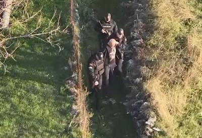 (VIDEO) Uhvaćen trenutak hapšenja Lazara osumnjičenog za dvostruko ubistvo: U poteri imali ključnog pomagača, krio se u izolovanom objektu - policija iznela detalje, ovo mu nije prvo privođenje