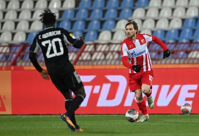 ČUKARIČKI SVOJE ŠANSE PROMAŠIO U PRVOM POLUVREMENU: Zvezda upalila u drugom i sela na prvu poziciju domaćeg šampionata