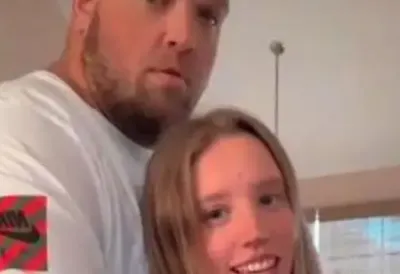 Razlika je SAMO tri godine, a svi misle da joj je on OTAC: "Muž je počeo da stari NAGLO a ja još izgledam kao srednjoškolka..."