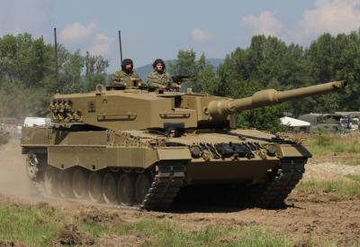 Trka u naoružavanju na Balkanu se zaoštrava: Hrvatska potpisala ugovor težak 1,5 milijardi evra, stižu "Leopardi"