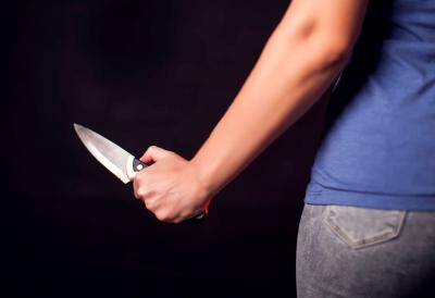 ''Odseći ću vam prste'', nastavnica skandalozno pretila učenicima: Izvadila džepni nož a onda nastao haos - ovo su detalji imcidenta