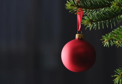 Božićno čudo - Slomljeni ukras za jelku otkrio tajnu čuvanu 60 godina: Unutar ornamenta nađena neverovatna stvar