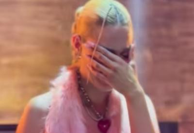 Naša pevačica se rasplakala na nastupu zbog tragedije koja je potresla ceo region - suze prekinule pevanje