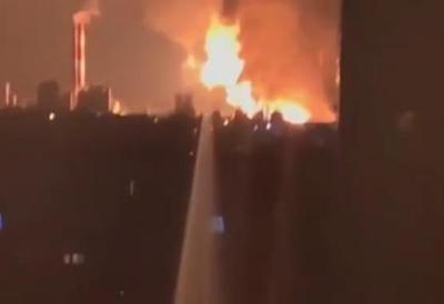 Napadnuta imovina Lukoila: Plamen se širi kilometrima - Preti velika ekološka katastrofa? (VIDEO)