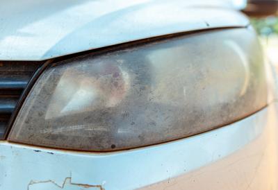 DOMAĆI TRIKOVI KOJI ĆE VAS ODUŠEVITI: Požuteli farovi SIJAĆE KAO NOVI uz sastojke koje već sigurno imate kod kuće