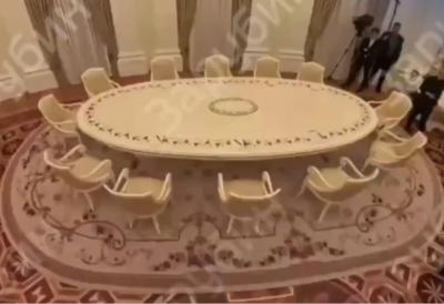 Pojavio se tajni snimak iz Kremlja: Pogledajte kako predsednik Rusije dočekuje Trampove izaslanike - "Putinovo dugme" u centru pažnje (VIDEO)