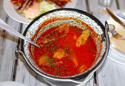 Najbolja RIBLJA ČORBA po restoranskom receptu:  Zbog 1 cake profesionalnog kuvara postane neodoljivo ukusna i savršena za slavsku trpezu