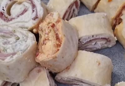 SLANI ROLAT od samo 4 sastojka GOTOV ZA 10 MINUTA: Idealan je za prazničnu trpezu – večeras ga stavite na sto i gosti će „poludeti“ za najukusnijim slanim rolatom!