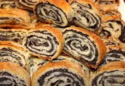 DOMAĆA ŠTRUDLA sa makom od gotovih KORA uspeva čak i POČETNICIMA - Sprema se za 15 minuta, a mekana je kao pamuk