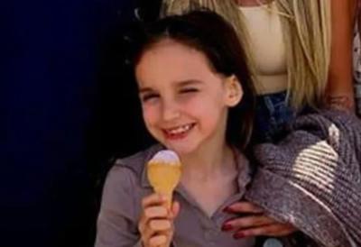 Ovo je devojčica (9) koju je tragično usmrtio tinejdžer: Presudio joj nožem u njenoj kući, policija ga našla na železničkoj stanici - 