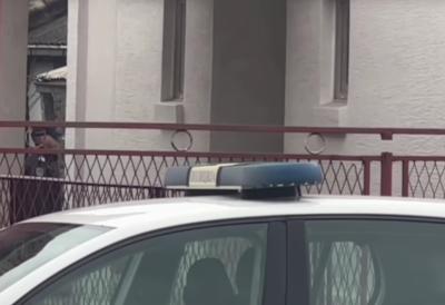 Zločin se odigrao pre sedam dana?! Sin presudio roditeljima, pa sebi prerezao vene, rođak alarmirao policiju: Novi detalji horora u Čačku (VIDEO)