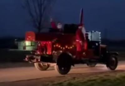 U susret praznicima: Pripadnici dobrovoljnog vatrogasnog društva obradovali mališane (VIDEO)