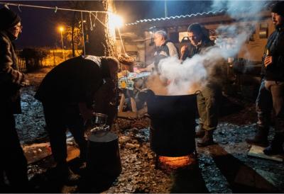 Borba za život na svinjokolju: Posle rakije izbo prijatelja (22) nožem u stomak - Svadja eskalirala do pokušaja ubistva, momku se bore za život