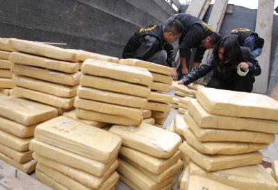 Zaplenjeno 3,4 tone paketa na putu ka Belgiji: Policija otkrila ilegalne pošiljke skrivene na neverovatnom mestu, vrednost preko 68 miliona dolara