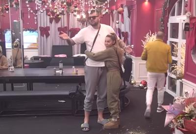 Usred bela dana: Aneli bacila Janjuša na krevet, raskomotila ga, pao je poljubac, a onda...