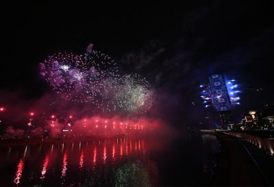 Uz spektakularni vatromet stigla je 2026. - Ovako je prestonica ušla u Novu godinu (VIDEO)