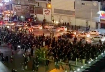 Krvava pretnja vlasti: Demonstranti proglašeni "neprijateljima Boga" - Preti im smrtna kazna