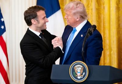 "Ti si najbolji" Ovako Makron budi Trampa, isplivao snimak - Reakcija predsednika SAD sve otkriva (VIDEO)