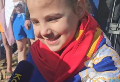 Ona je najmlađi plivač za Časni krst: Devojčica (6) hrabro zaplivala, a evo šta je poručila (VIDEO)