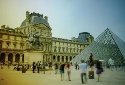 Tajni snimci pljačke u Luvru otkriveni: Kako su lopovi ukrali nakit vredan 88 miliona za manje od 4 minuta (VIDEO)