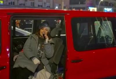 Ana Bekuta tražila hitnu zaštitu policije: Nakon haosa u Čačku, pevačica koncert nastavila da peva iz kola