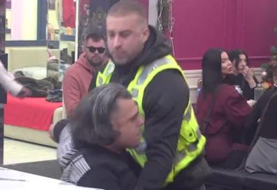 Obezbeđenje munjevito uletelo: Bora Santana podivljao uz jezive pretnje Jovani, krenuo ka njoj...