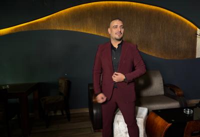 Darko Lazić vukao decu na sankama vezanim za auto: Pevač objavio snimak koji je izazvao lavinu komentara