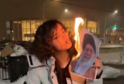 Otpor žena nije oslabio: Iranke simbolično prkose - pale portrete vrhovnog vođe, odbijaju da nose hidžab (FOTO/VIDEO)