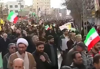 Porodicama stradalih rečeno da moraju platiti 7.000 dolara kako bi ih sahranili: Iranske vlasti ucenjuju? Ljudi čine OČAJNIČKE poteze kako bi došli do tela najbližih