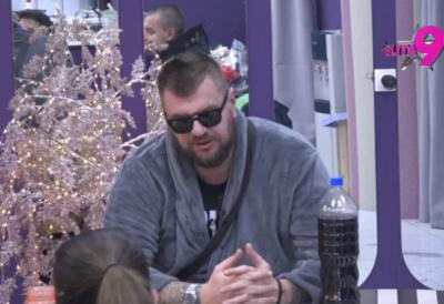 "Šta mi uradi ovo?!" Janjuš u očaju i beznađu - srušio se kao sveća, izgubio svest