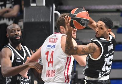 NOVA BLAMAŽA CRNO-BELIH: Olimpijakos nadrealnim šutem za tri poena naneo smušenom Partizanu sedmi uzastopni poraz u Evroligi