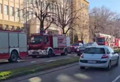 (VIDEO) Jedanaest vatrogasnih vozila u Ustaničkoj: Prvi snimak nakon požara u zgradi Specijalnog suda na Voždovcu