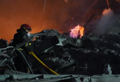 Kijev u plamenu: Pogođena bolnica u raketnom napadu, ima mrtvih i teško ranjenih - grad ostao bez struje (FOTO/VIDEO)