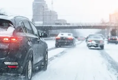 Sneg paralisao Srbiju, vozačima upućen hitan apel: Jedna deonica potpuno neprohodna, na snazi upozorenja na odrone i poledicu
