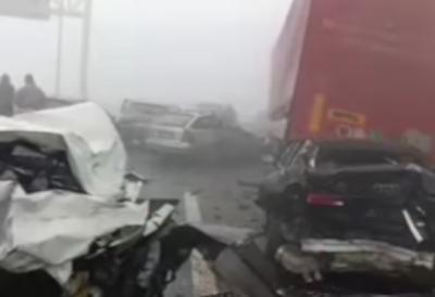 Četiri osobe povređene, poznato u kakvom su stanju: Detalji stravičnog lančanog sudara na auto-putu "Miloš Veliki" (VIDEO)