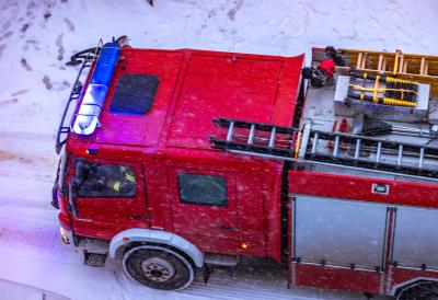 Drama na Voždovcu: Buknuo požar u soliteru, vatrogasne ekipe na licu mesta - saobraćaj preusmeren