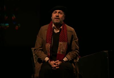 ĆOPIĆ NA SCENI TEATRA HUMANOSTI: Održana pretpremijera predstave „BAŠTA SLJEZOVE BOJE”