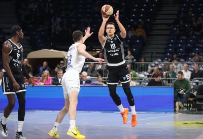 (POLUVREME) Partizan - Budućnost: Crno-beli kontrolišu meč, Kalates ređa trojke