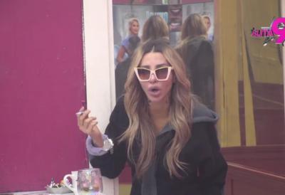 "Mali me gotivi, a i ja njega": Aneli napravila dar-mar - Muvala Viktora pa pozvala Luku i onda je nastao potpuni spektakl