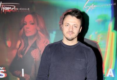 Oteti pevač ucenjen sa 20 000 evra: A on sa 25.000 evra od pobede u šou programu učinio delo koje će se zauvek pamtiti